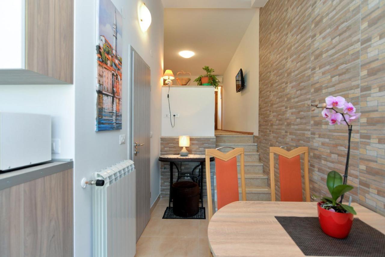 Apartments Voltica 1049 Rovinj Extérieur photo