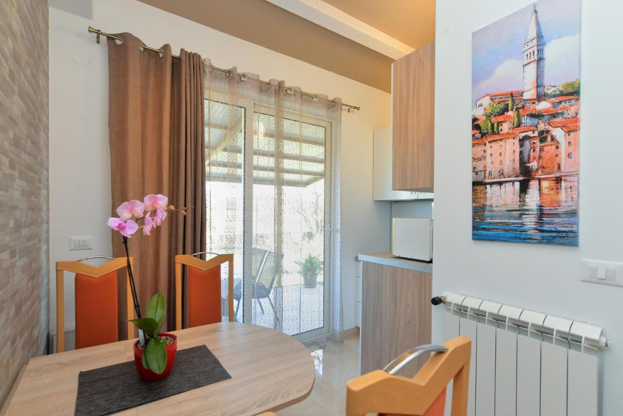 Apartments Voltica 1049 Rovinj Extérieur photo